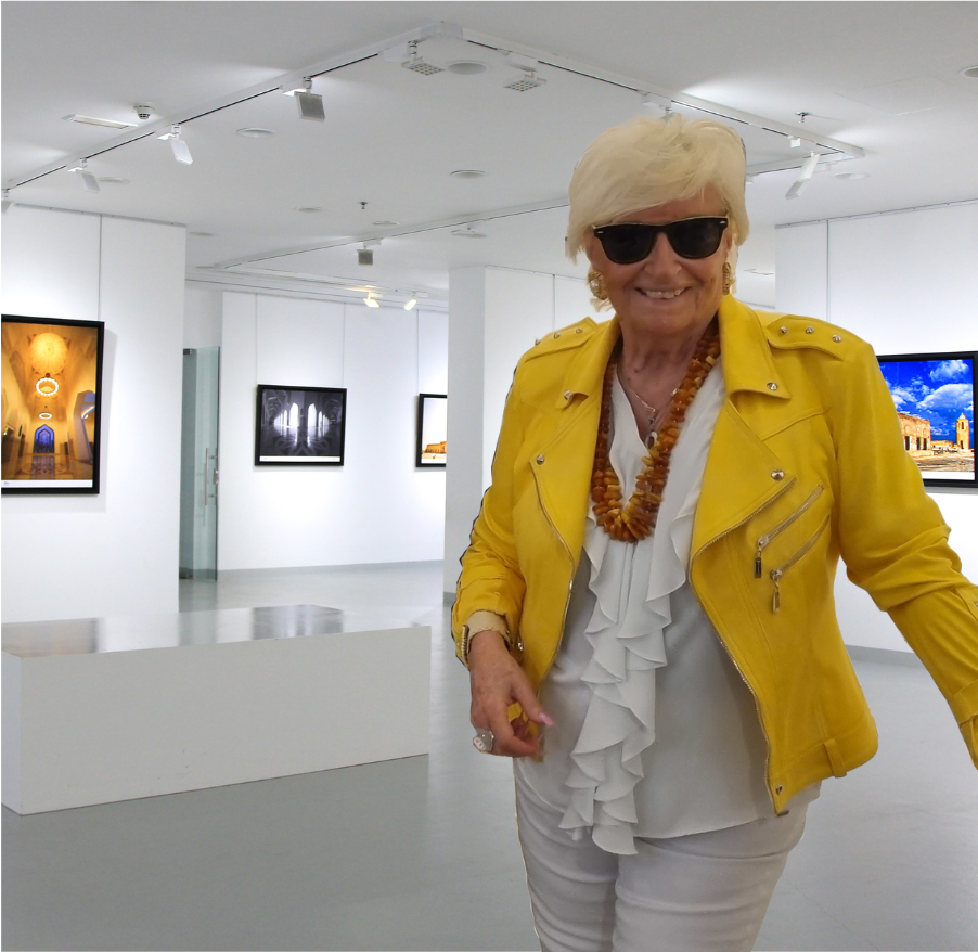 Michelle Renée L'Hotel, membre de l'Académie Arts Sciences et Lettres de Paris, influenceuse reconnue dans le domaine de l'Art.